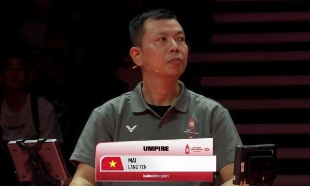 Trọng tài trong cầu lông